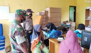 Personil Polsek Teluk Meranti Dikerahkan Untuk Pantau Giat Vaksinasi di Desa Wilayah Hukum 